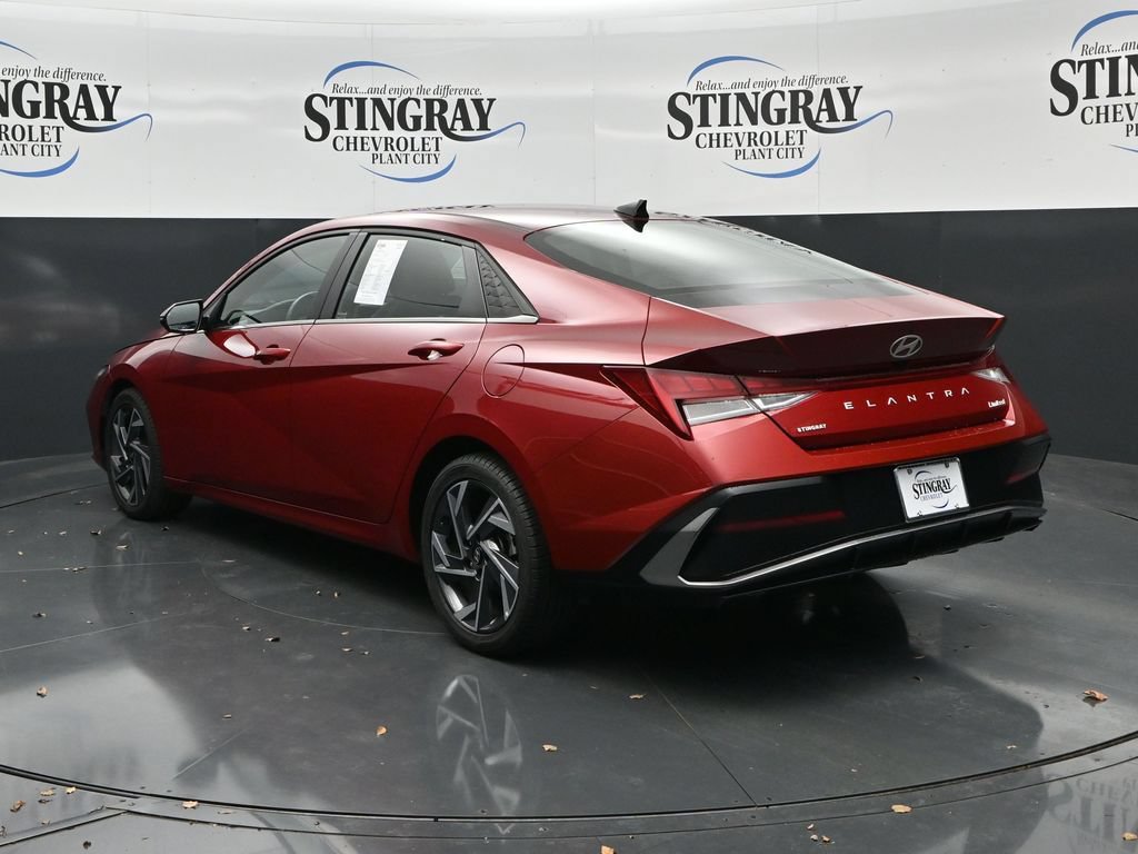Used 2025 Hyundai Elantra Limited FWD image 5