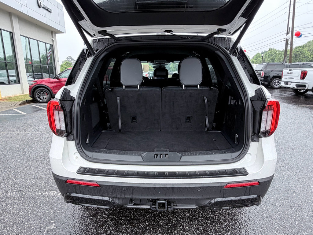 Used 2025 Ford Explorer ST-Line w/ ST-Line Street Pack AWD/4WD image 9