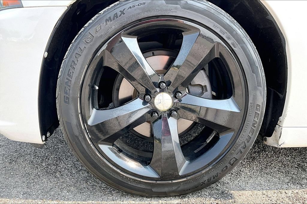 Used 2013 Dodge Charger SE RWD image 8