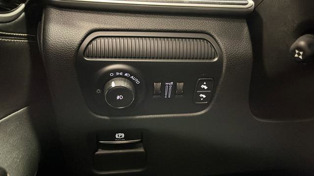 Used 2023 Jeep Wagoneer 4WD image 30