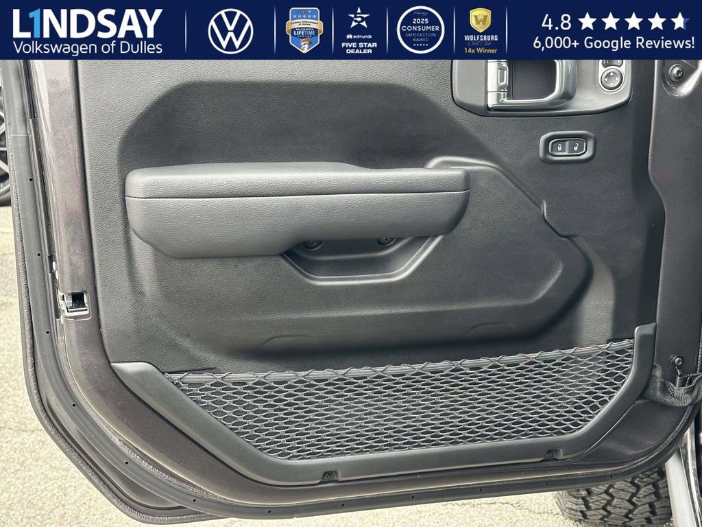 Used 2025 Jeep Wrangler Willys image 8