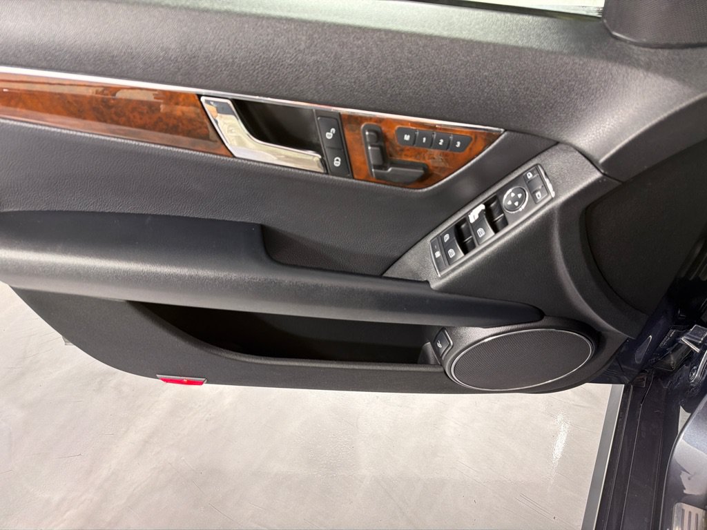 Used 2009 Mercedes-Benz C 300 4MATIC Sedan image 11