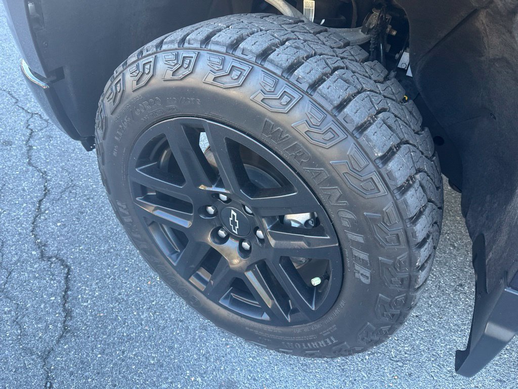 Certified 2023 Chevrolet Silverado 1500 Custom Trail Boss w/ LPO, Dark Essentials Package AWD/4WD image 9