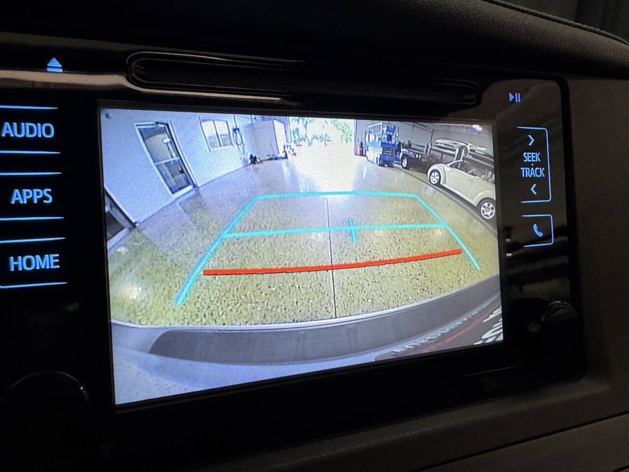Used 2015 Toyota Sienna XLE w/ XLE Navigation Package FWD image 15