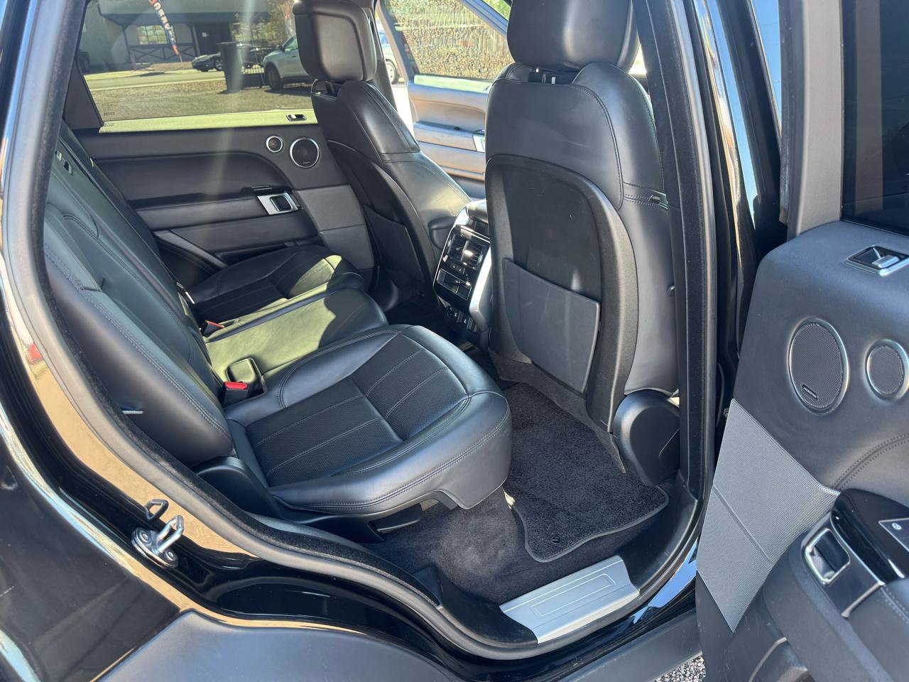 Used 2020 Land Rover Range Rover Sport HSE image 42