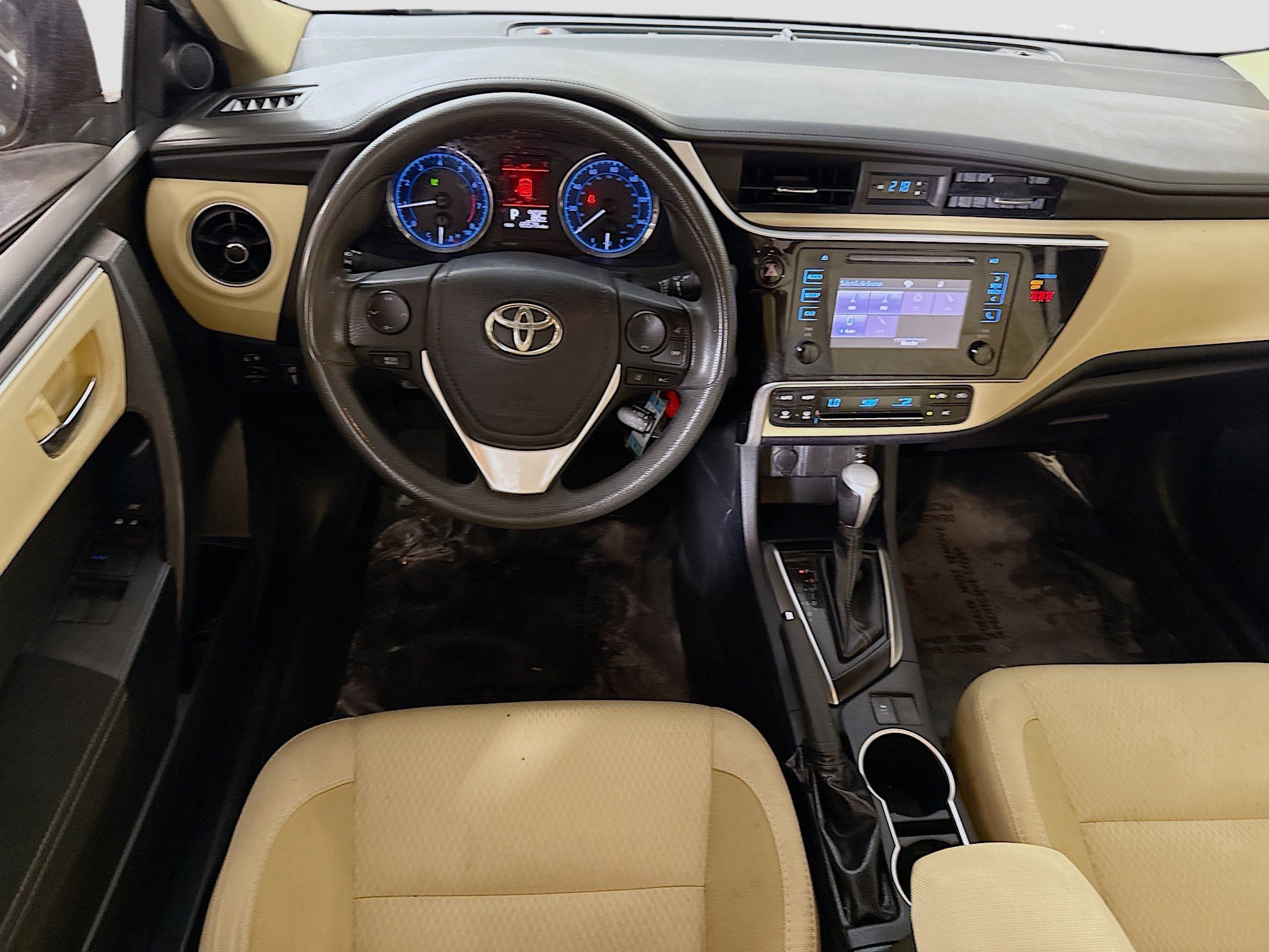 Used 2018 Toyota Corolla LE FWD image 17