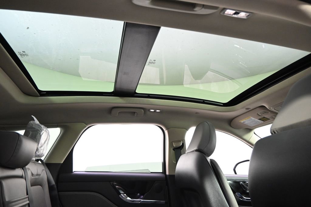 New 2026 Lincoln Corsair Reserve w/ Jet Appearance Package AWD/4WD image 17