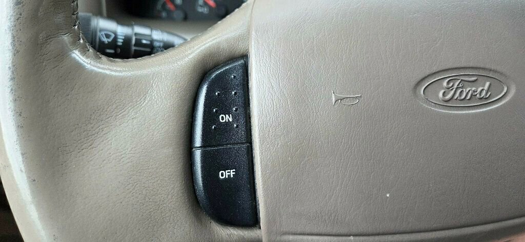 Used 2000 Ford Excursion Limited image 28