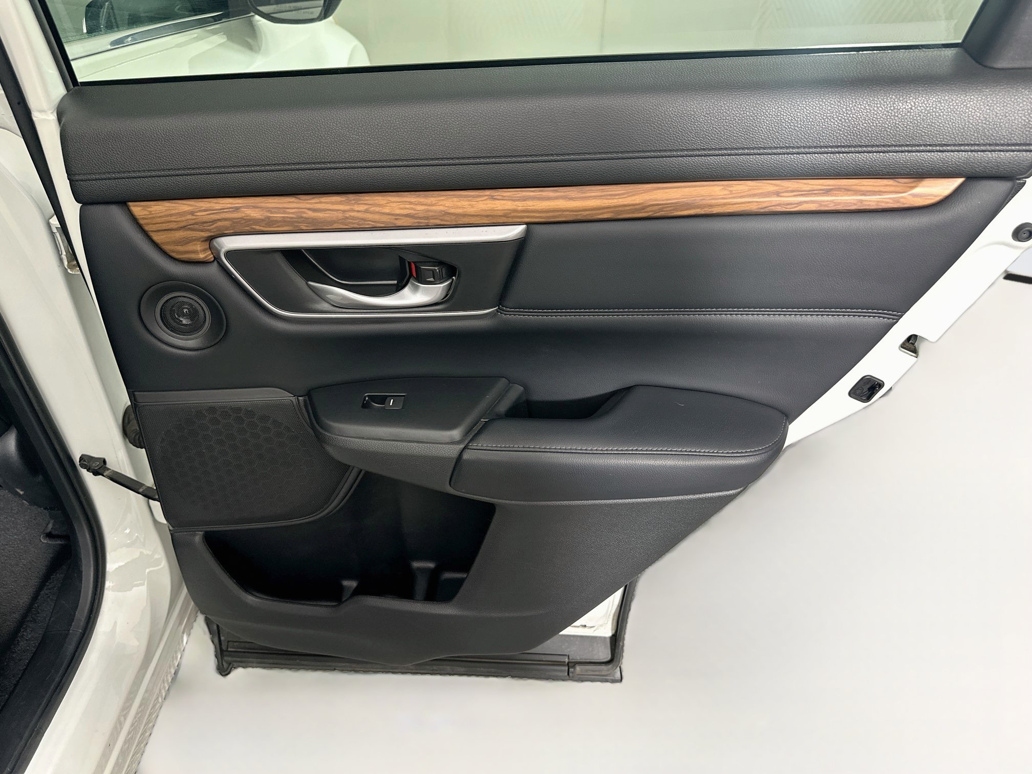 Used 2018 Honda CR-V Touring image 31