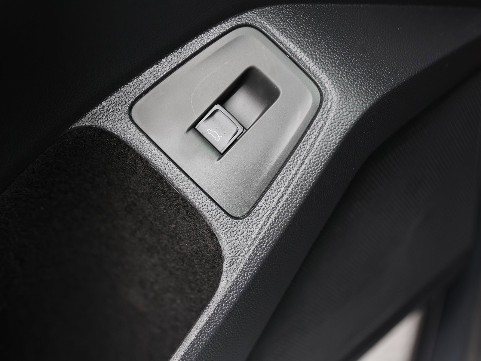 Used 2024 Volkswagen Tiguan SE R-Line image 37