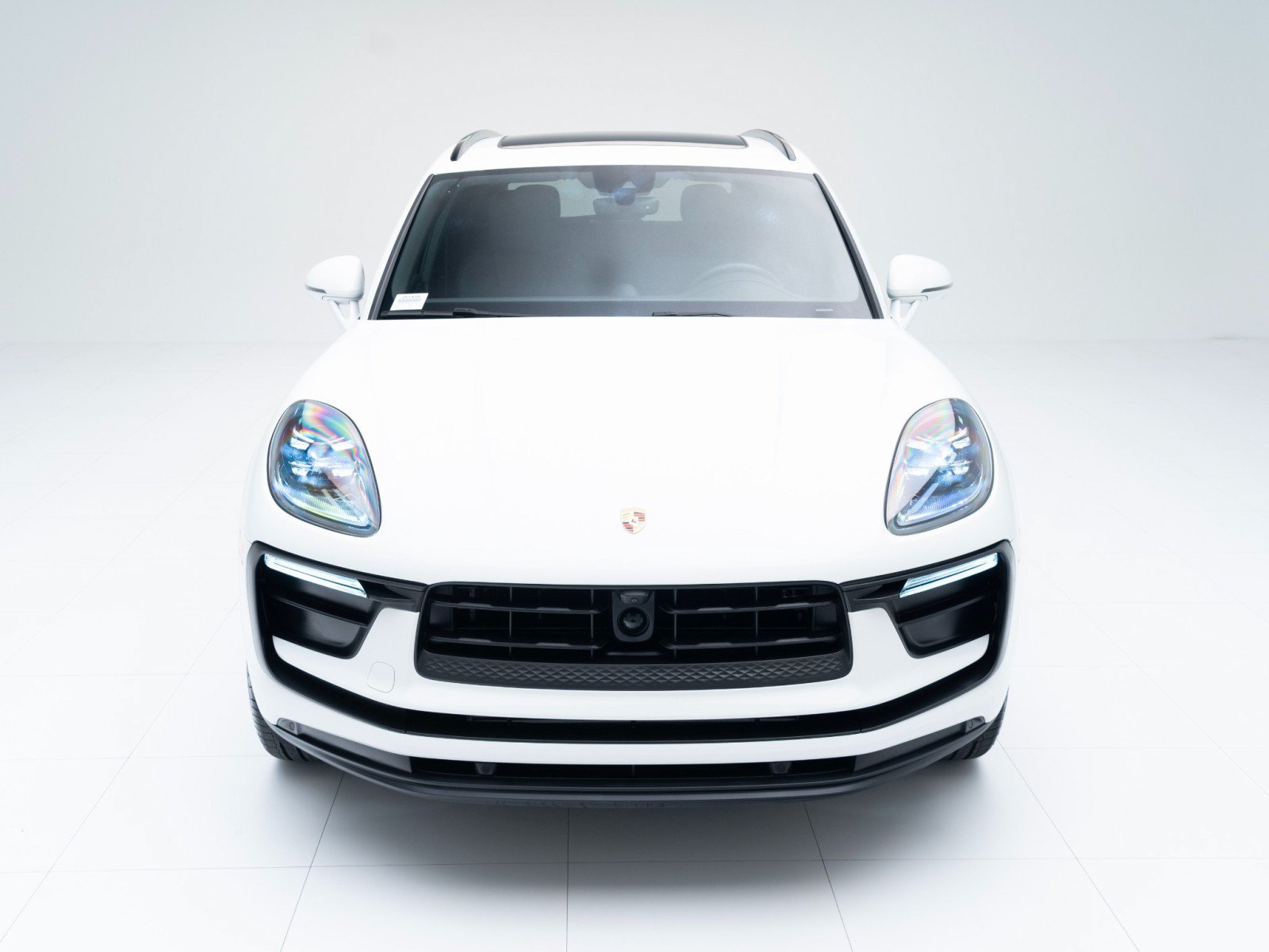 Certified 2025 Porsche Macan image 6
