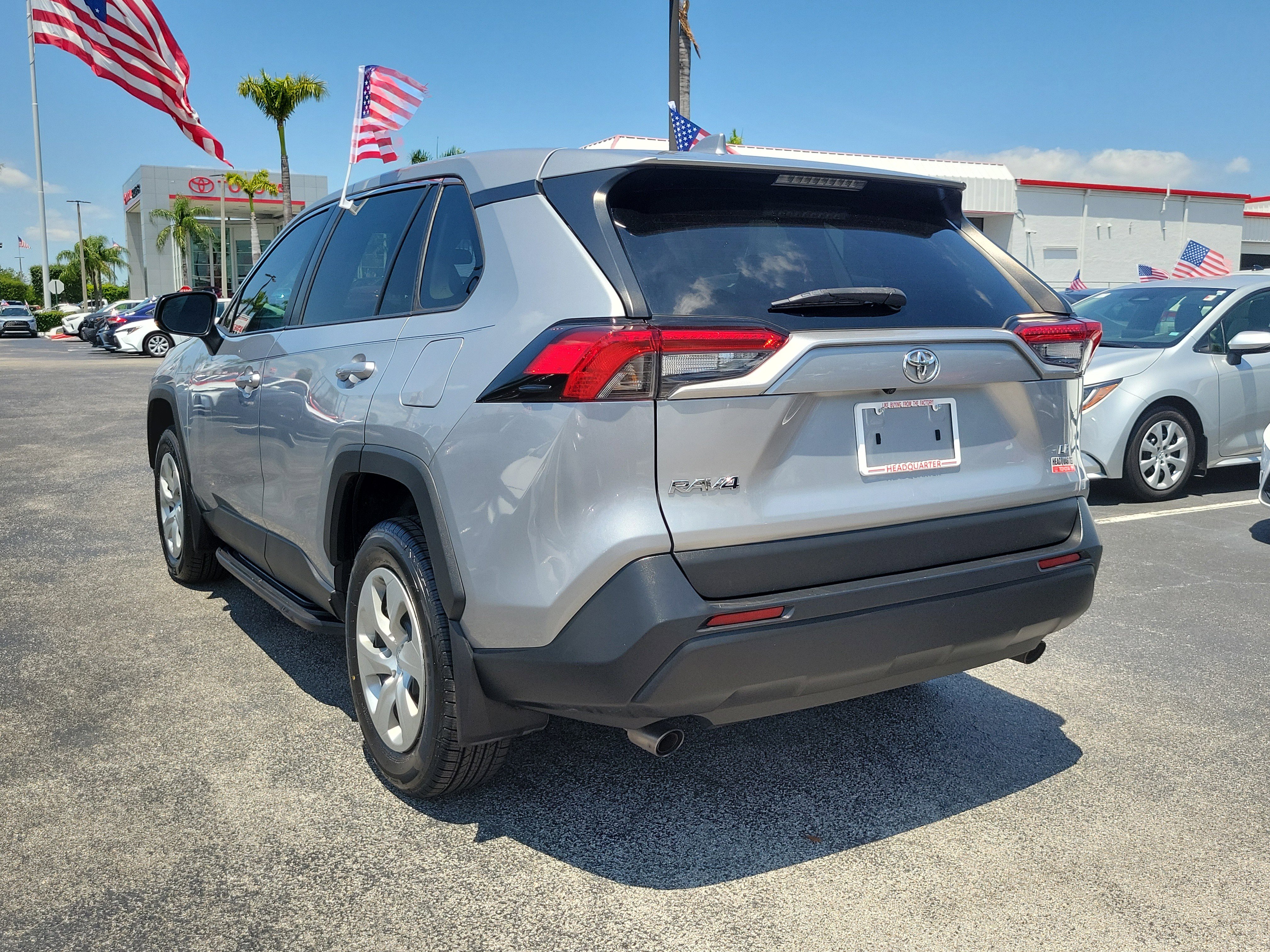 Used 2022 Toyota RAV4 LE FWD image 8