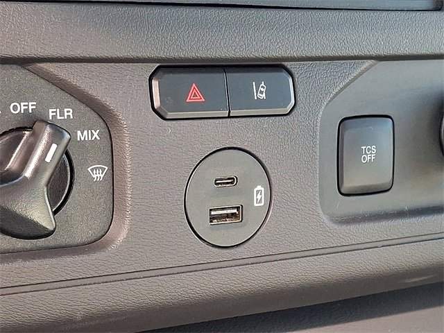 Used 2024 Ford E-450 and Econoline 450 Super Duty w/ Driver's Safety Package image 22