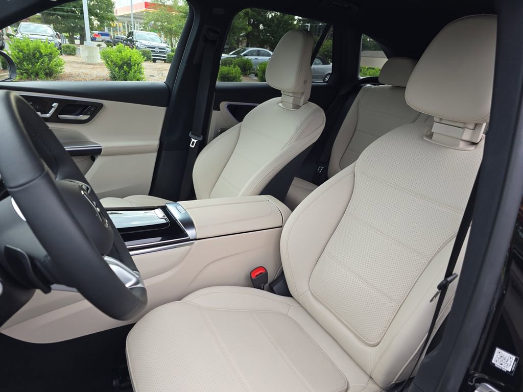 Used 2025 Mercedes-Benz GLC 350e 4MATIC image 17