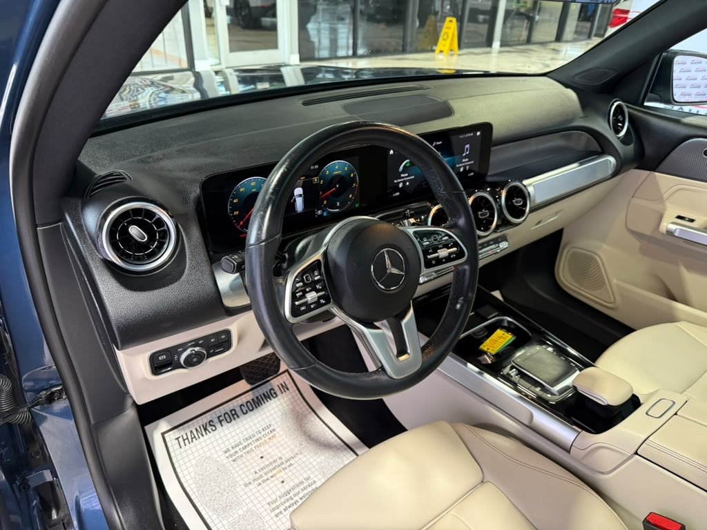 Used 2022 Mercedes-Benz GLB 250 w/ Premium Package Lite image 33