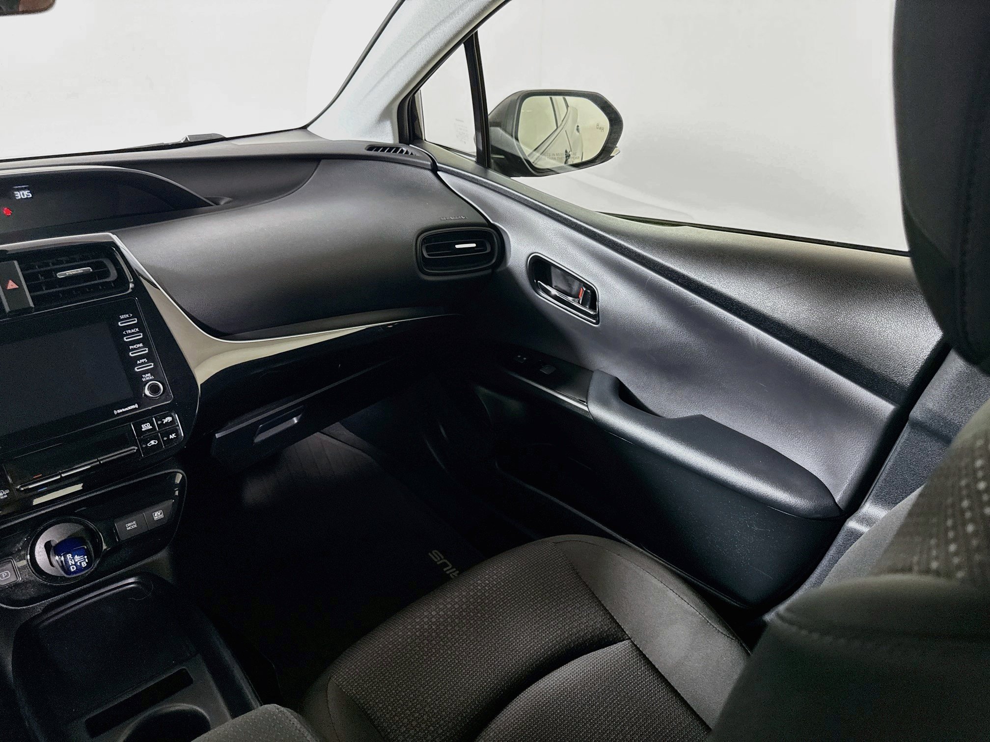 Certified 2021 Toyota Prius LE AWD/4WD image 23