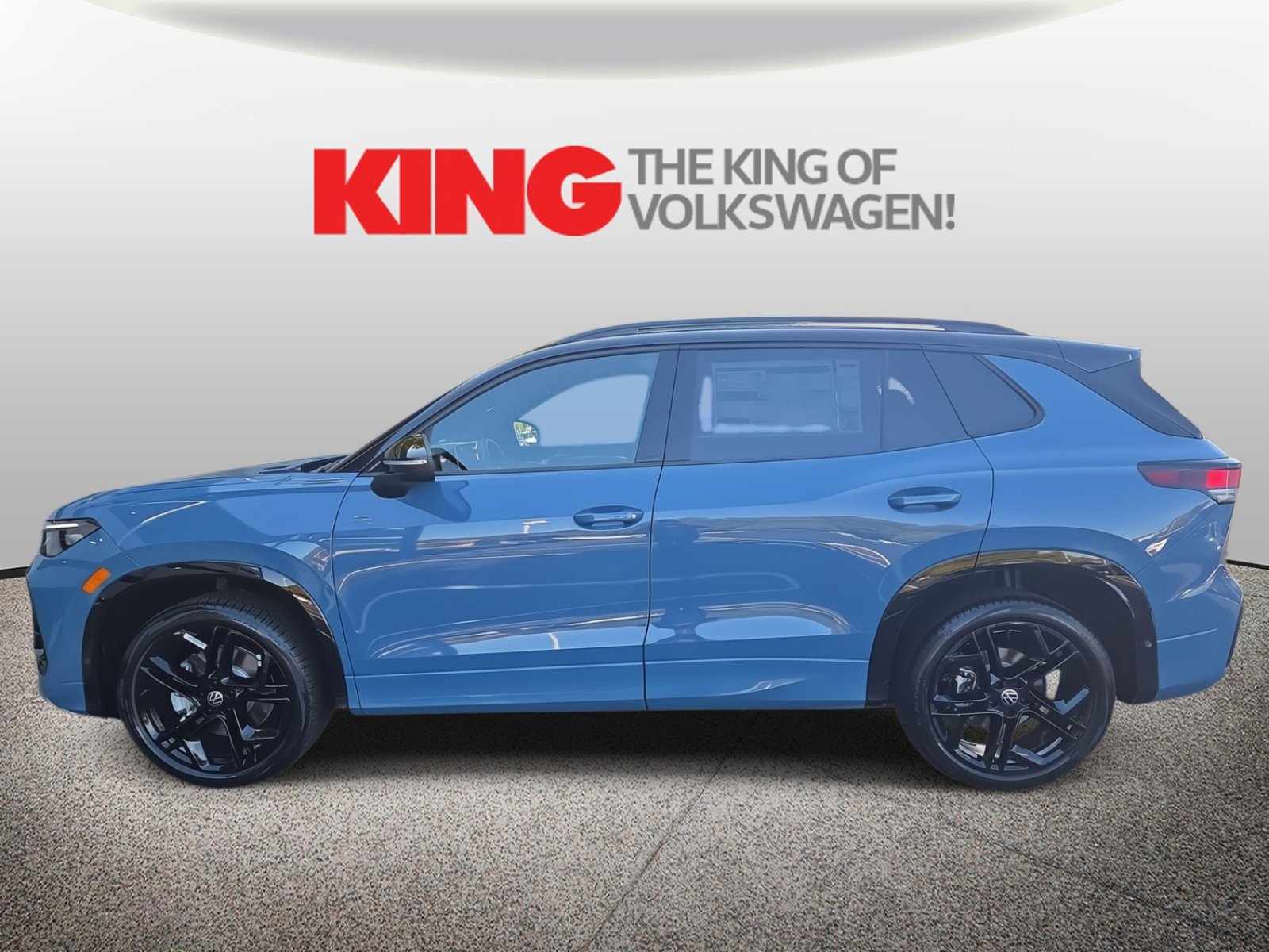 New 2025 Volkswagen Tiguan SE R-Line image 4