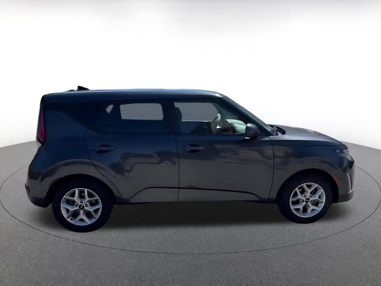 Used 2025 Kia Soul LX w/ LX Technology Package image 16