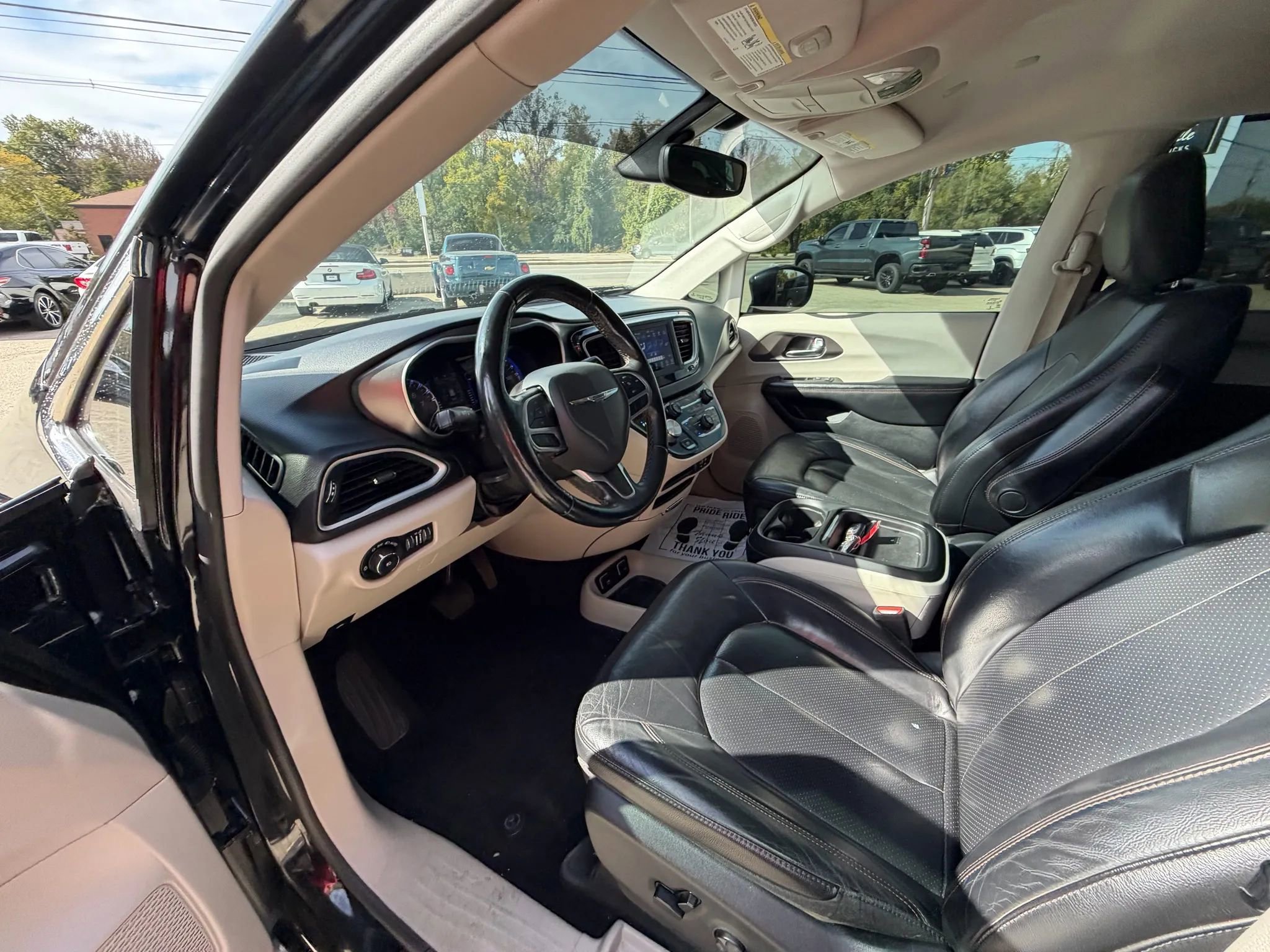 Used 2020 Chrysler Pacifica Touring-L image 23