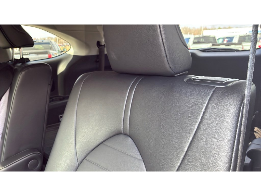 Used 2023 Toyota Highlander XLE image 9