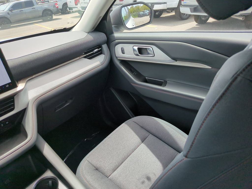 New 2026 Ford Explorer Active RWD image 15