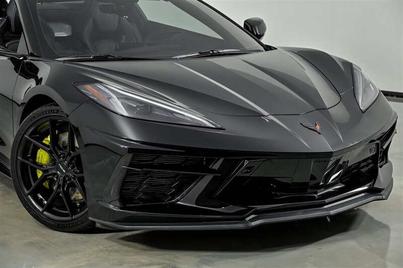 Used 2022 Chevrolet Corvette Stingray Premium Conv w/ Z51 Performance Package RWD image 3
