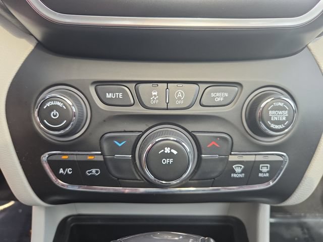 Used 2021 Jeep Cherokee Latitude Lux w/ Sun & Sound Group AWD/4WD image 23
