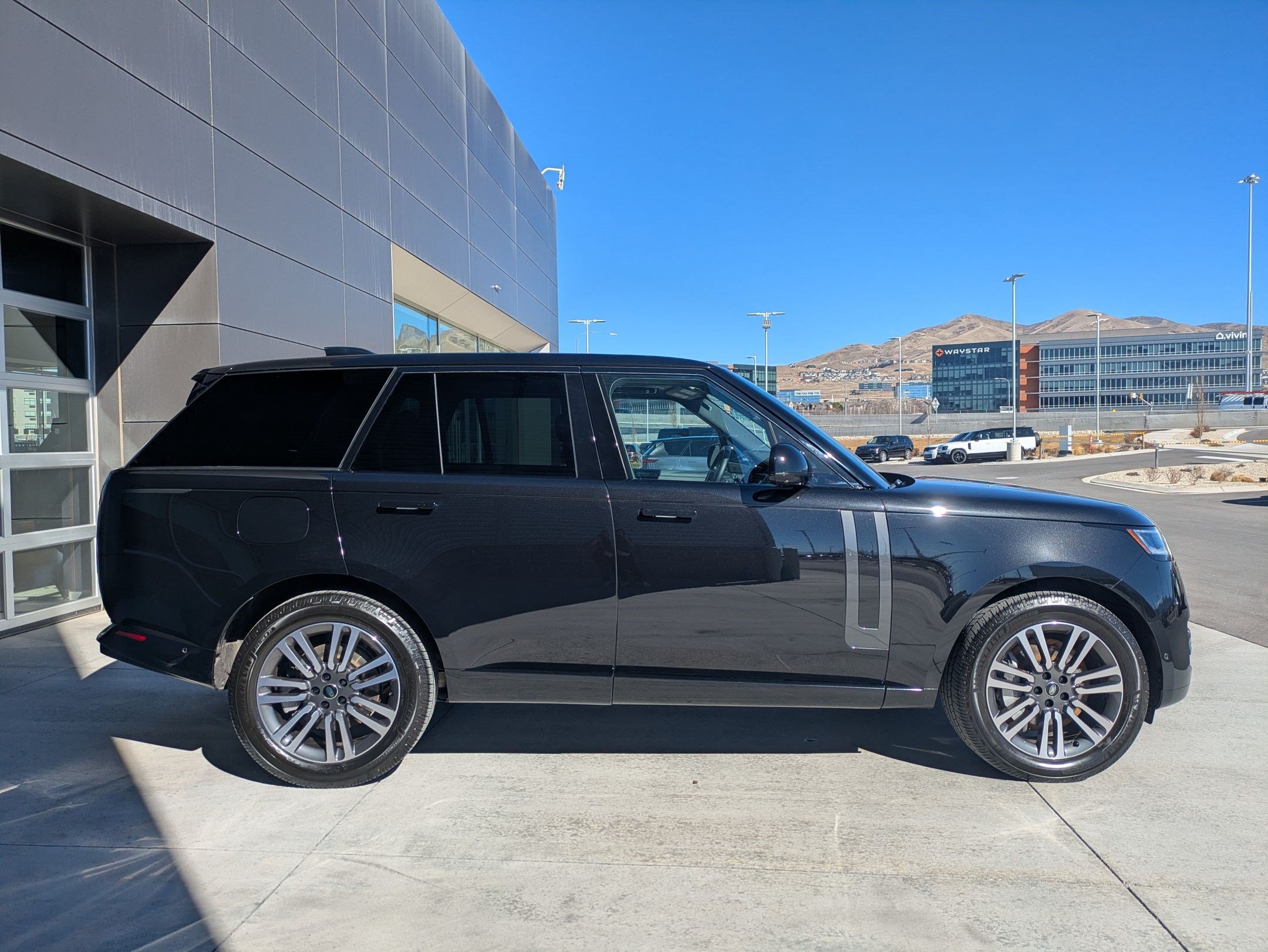 Certified 2024 Land Rover Range Rover SE AWD/4WD image 5