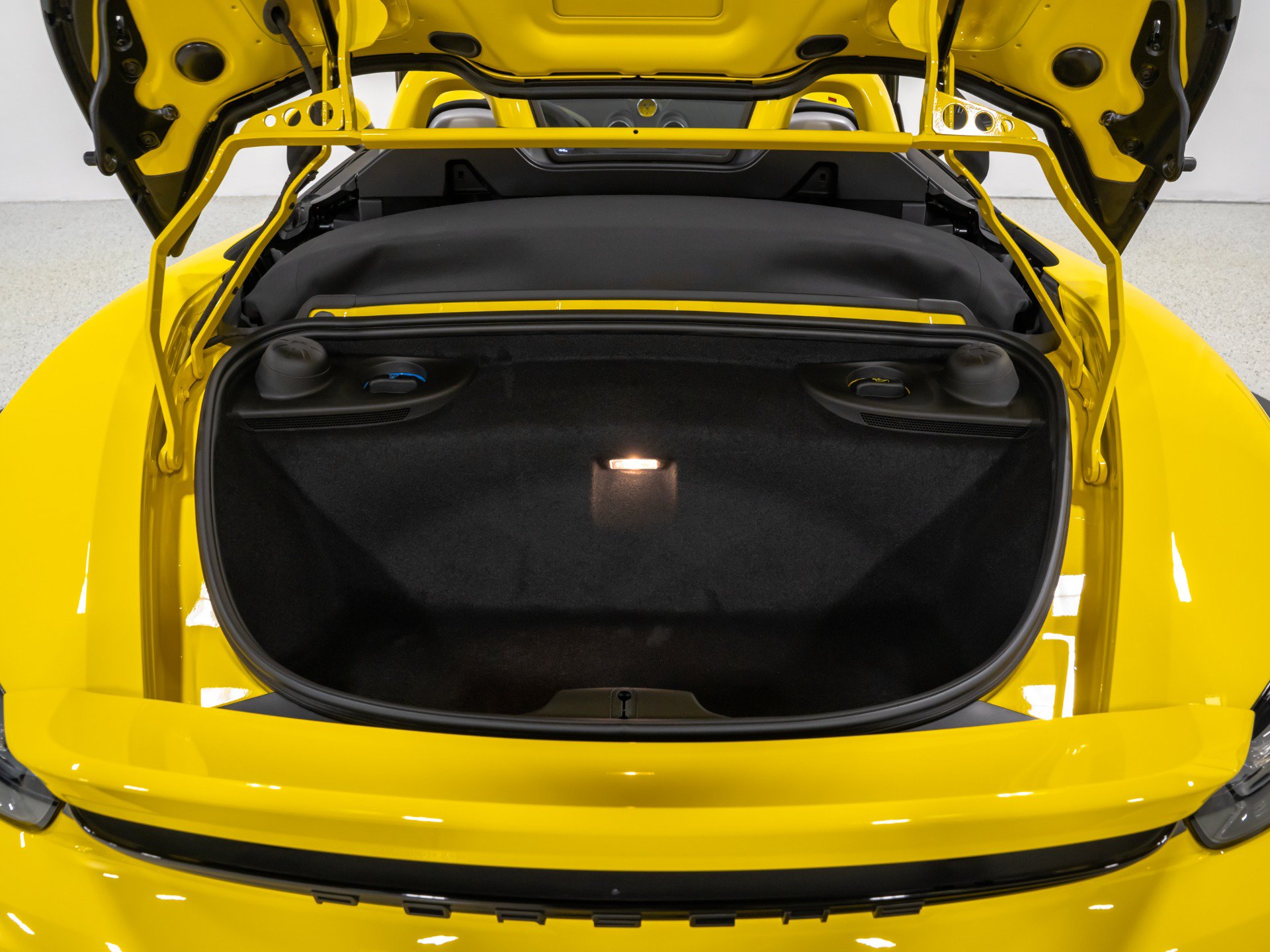 Used 2022 Porsche 718 Boxster Spyder RWD image 78