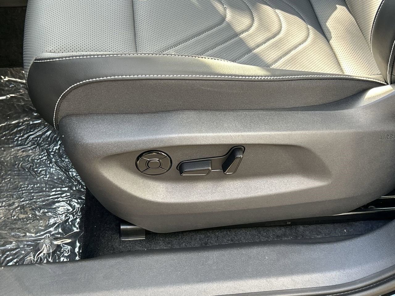 New 2026 Volkswagen Tiguan SE image 16