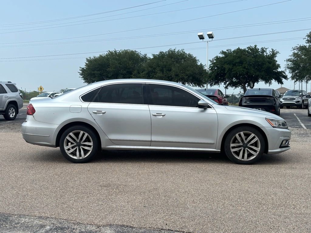 Used 2017 Volkswagen Passat 1.8T SEL Premium FWD image 4