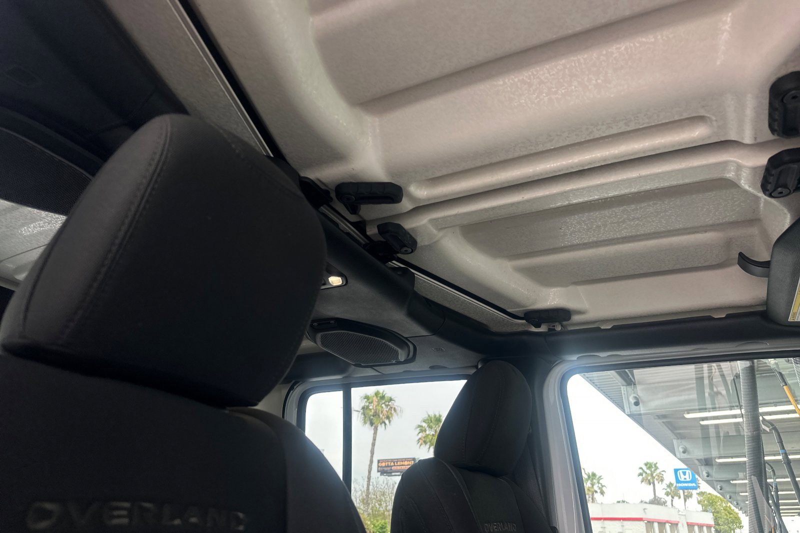 Used 2023 Jeep Gladiator Overland image 15