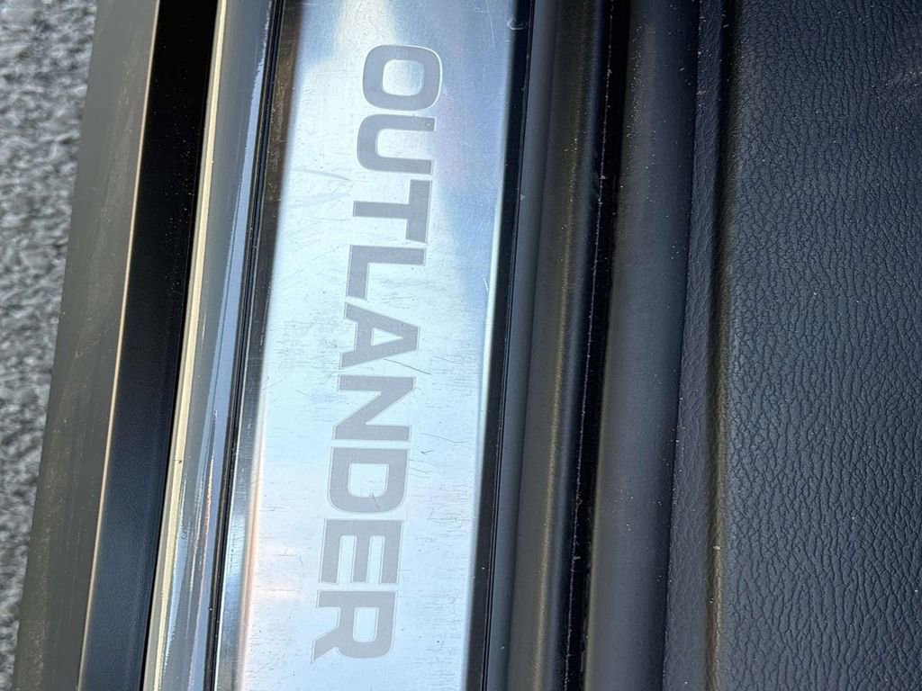 New 2026 Mitsubishi Outlander SEL FWD image 13