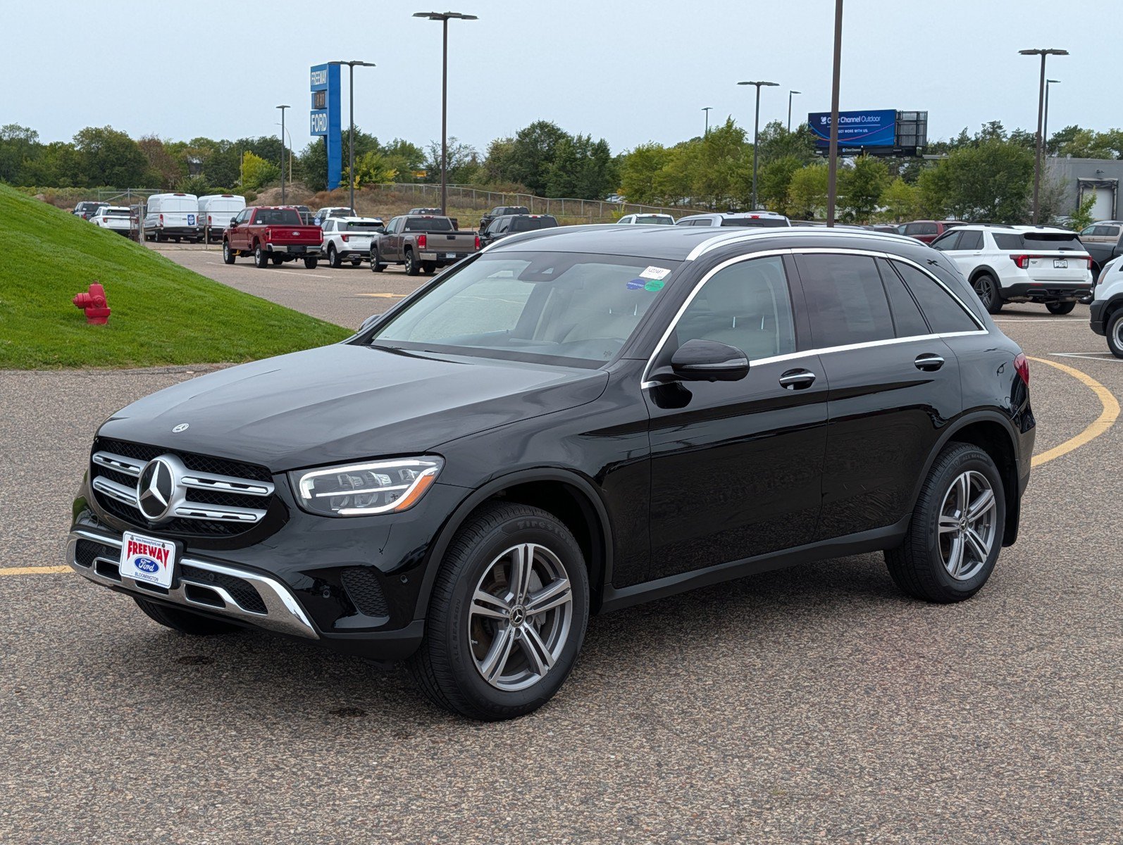 Used 2022 Mercedes-Benz GLC 300 4MATIC image 1