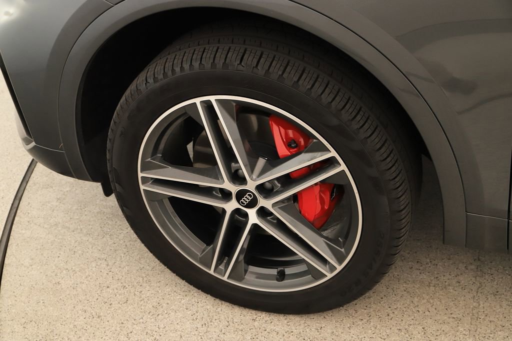 Used 2025 Audi Q5 e Premium Plus w/ Premium Plus Package image 32