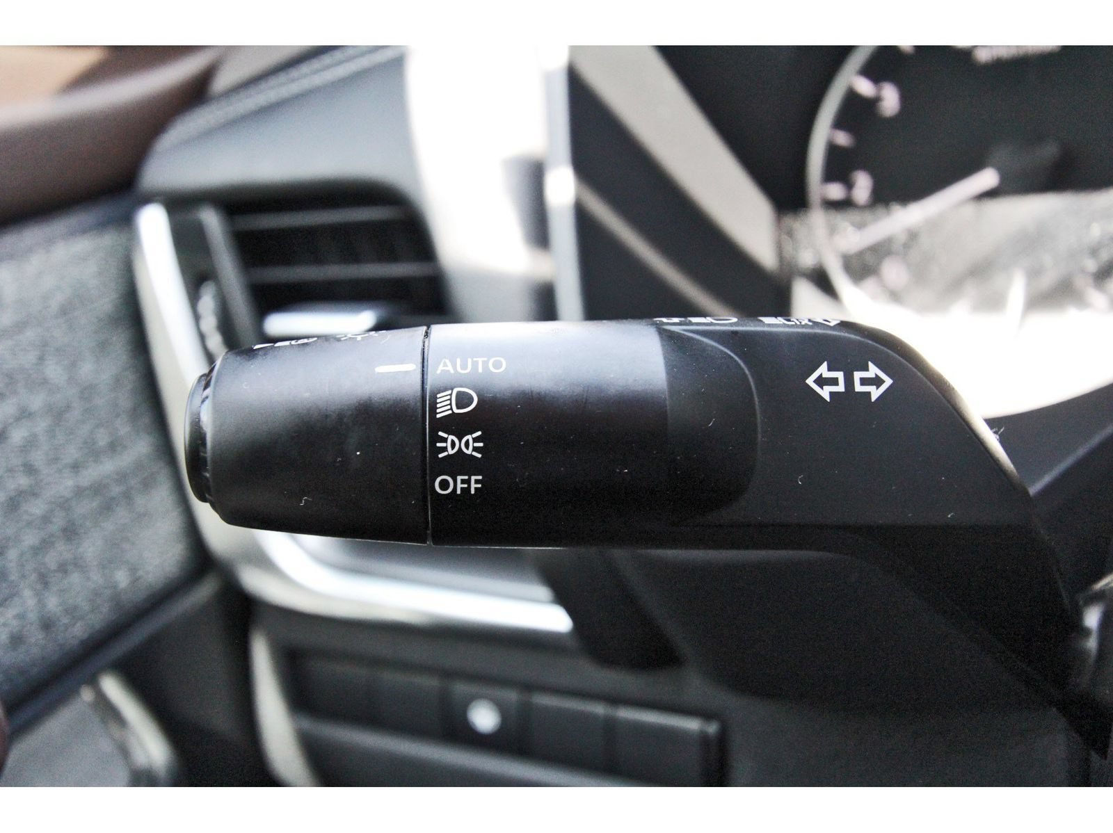 Used 2023 Nissan Rogue SV FWD image 21