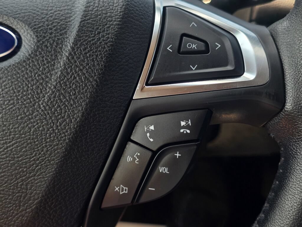Used 2017 Ford Fusion Energi SE FWD image 31