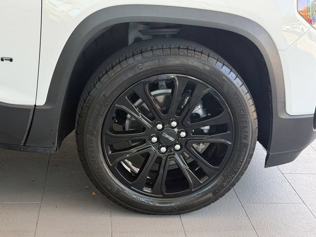Used 2023 GMC Acadia SLT w/ Elevation Edition FWD image 9