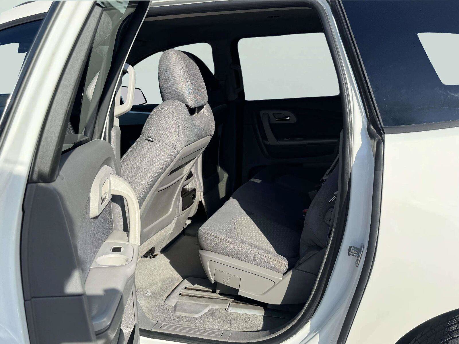 Used 2012 Chevrolet Traverse LS FWD image 32