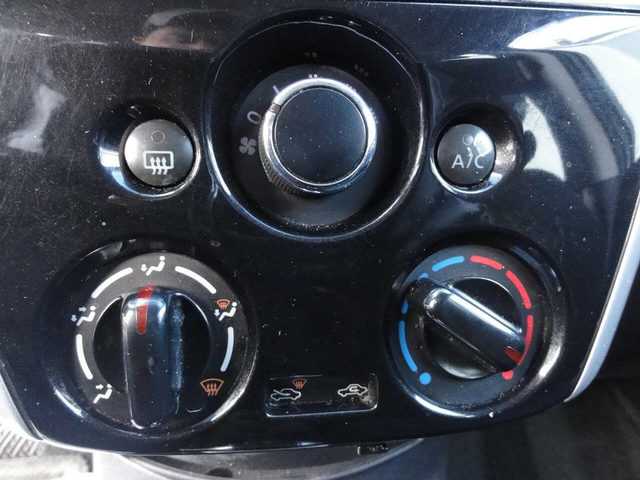 Used 2016 Nissan Versa Note SV image 33