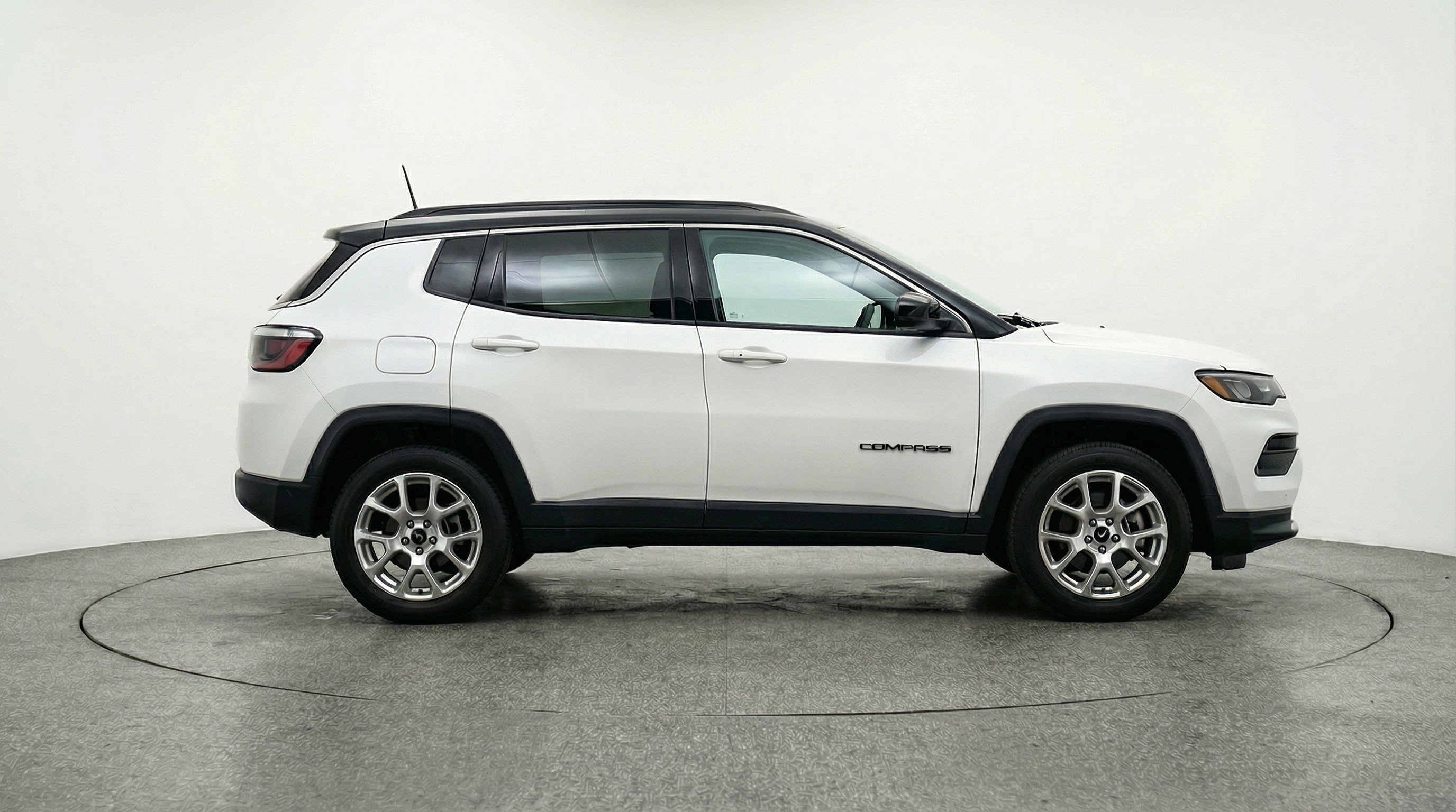 Used 2025 Jeep Compass Limited image 11