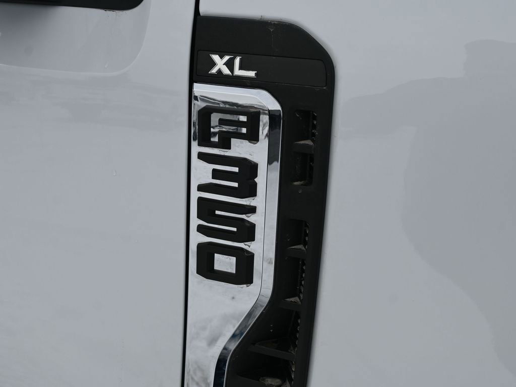 New 2026 Ford F350 XL w/ XL Chrome Package image 10