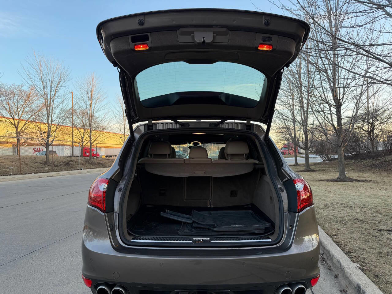 Used 2011 Porsche Cayenne S AWD/4WD image 6