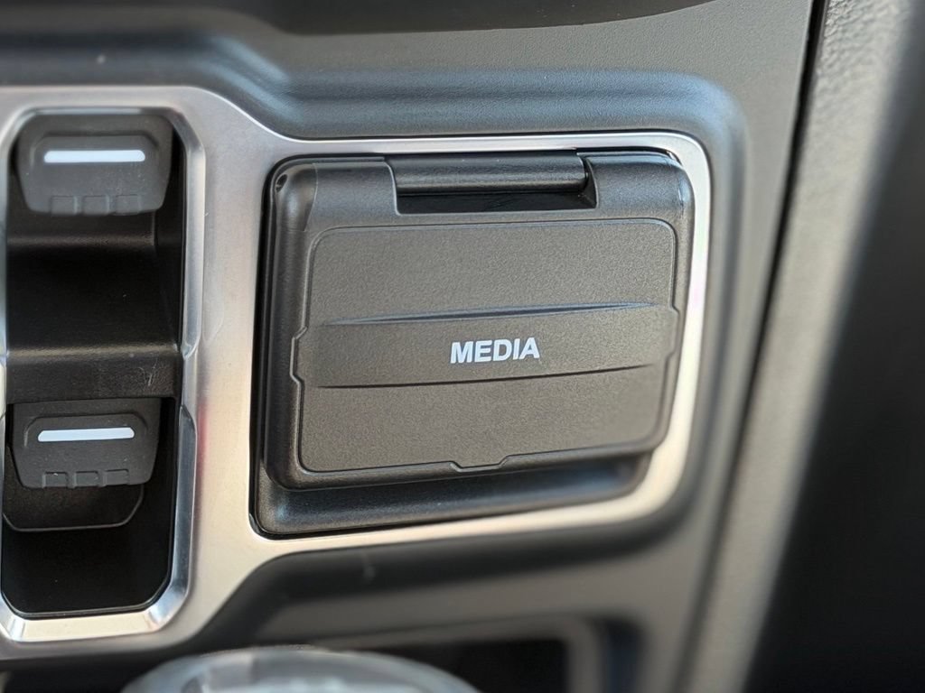 Used 2023 Jeep Gladiator Rubicon w/ Cold Weather Group AWD/4WD image 14