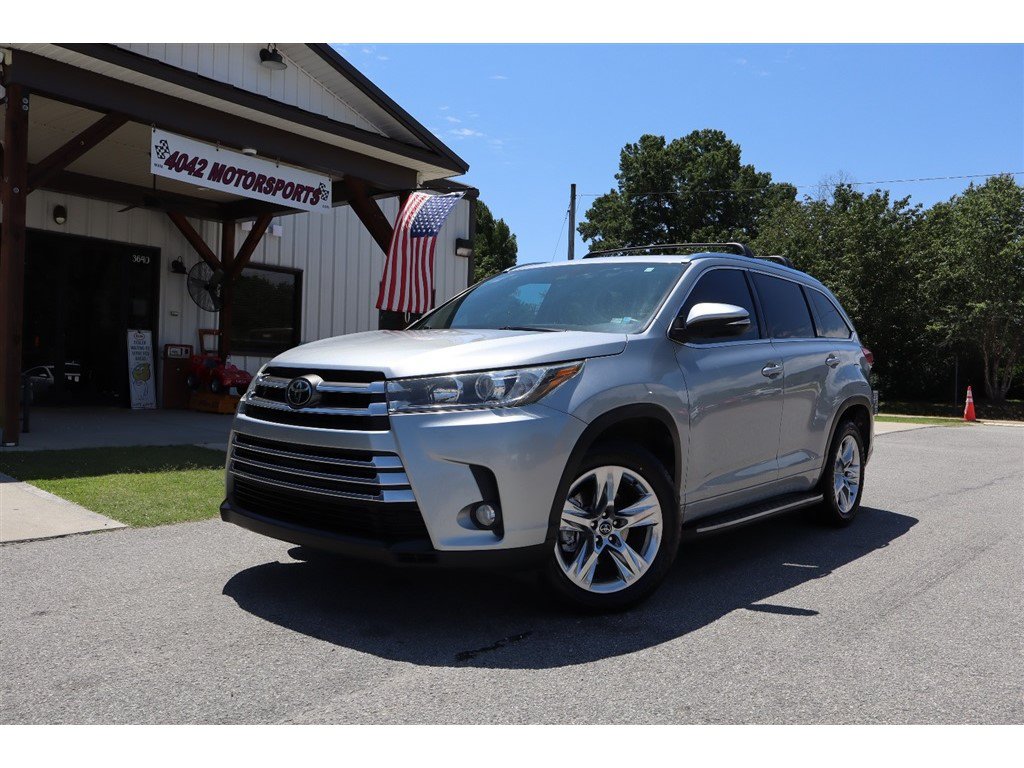 Used 2017 Toyota Highlander FWD V6 image 12