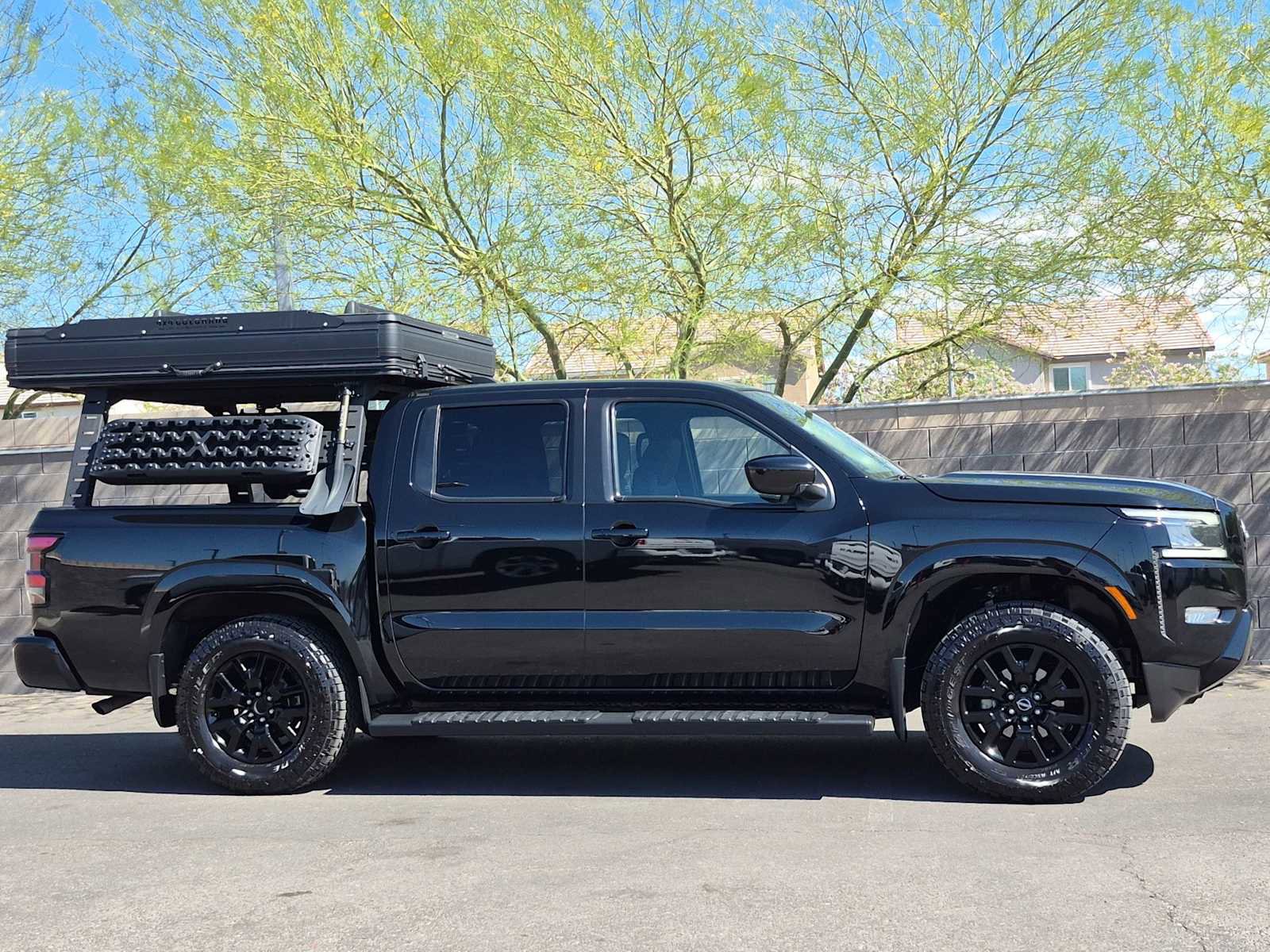 Used 2023 Nissan Frontier SV w/ Midnight Edition Package AWD/4WD image 9