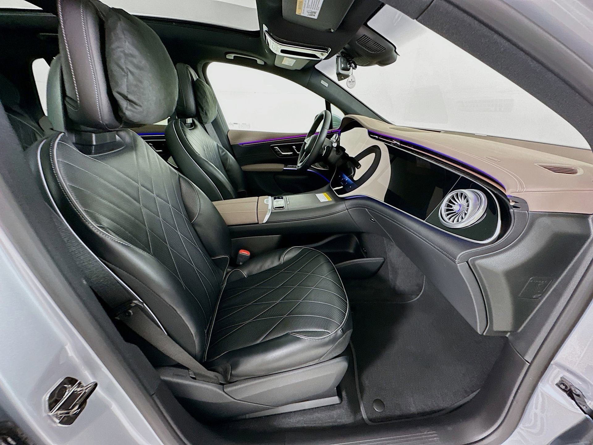 New 2026 Mercedes-Benz EQS 550 4MATIC SUV image 32