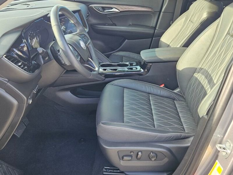 Used 2021 Buick Envision Avenir w/ Technology Package II image 7