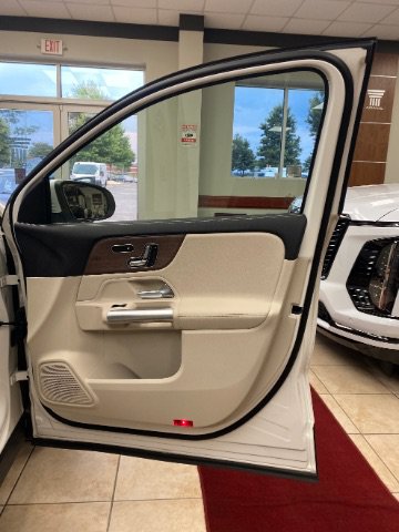 Used 2023 Mercedes-Benz GLA 250 4MATIC w/ Premium Package image 16