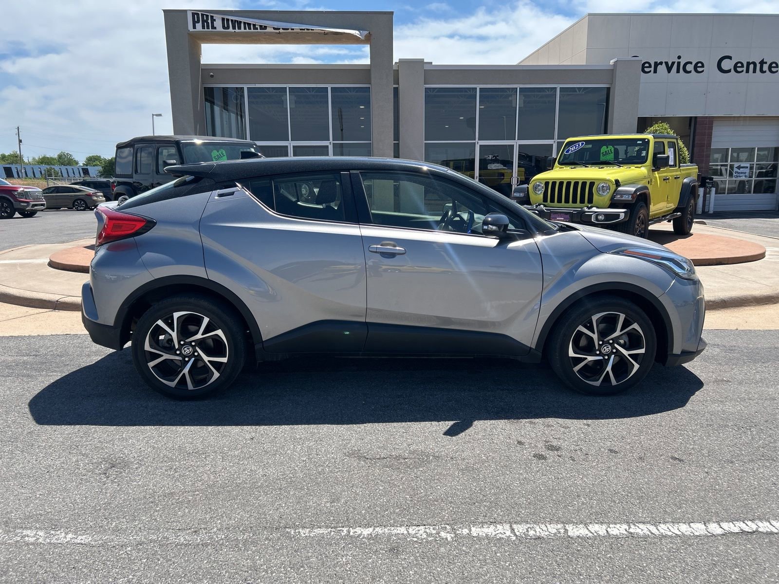 Used 2020 Toyota C-HR XLE image 4